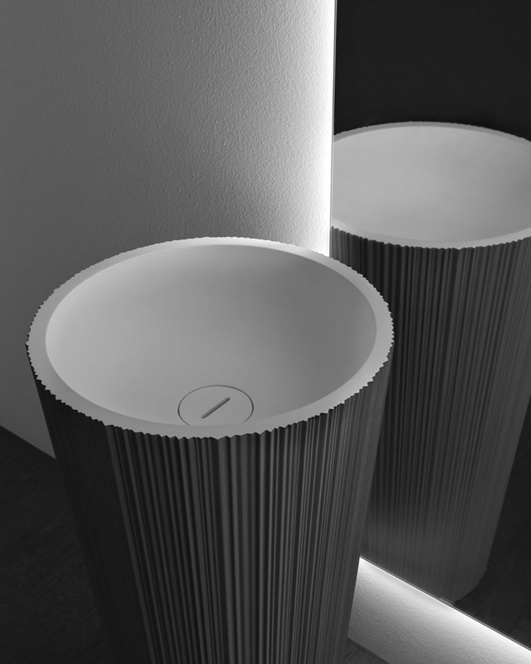 Antonio Lupi - Plissé washbasin on the ground 47x85 flumood