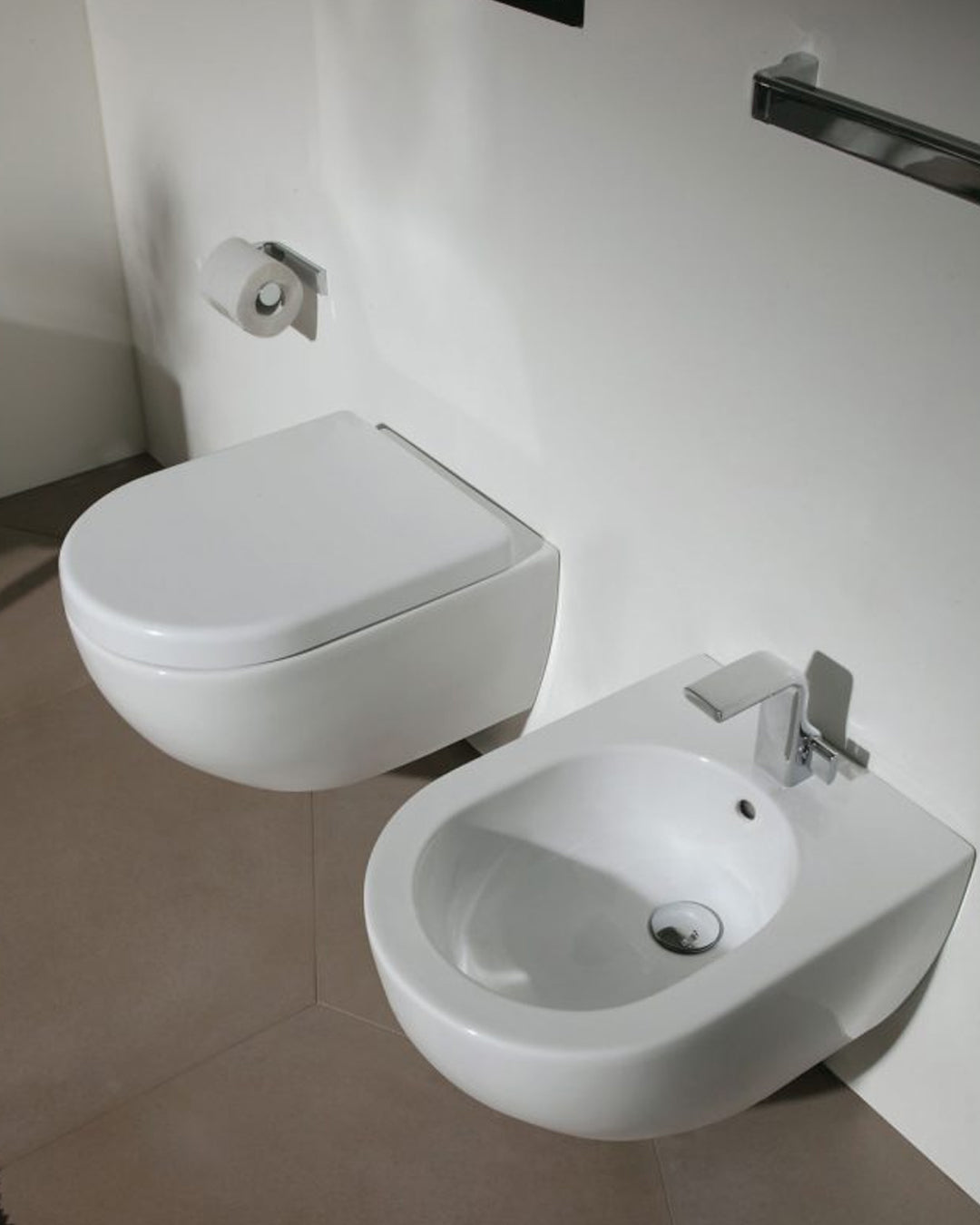 Flaminia - App - Vase kit, bidet, soft/close seat, polished white suspended