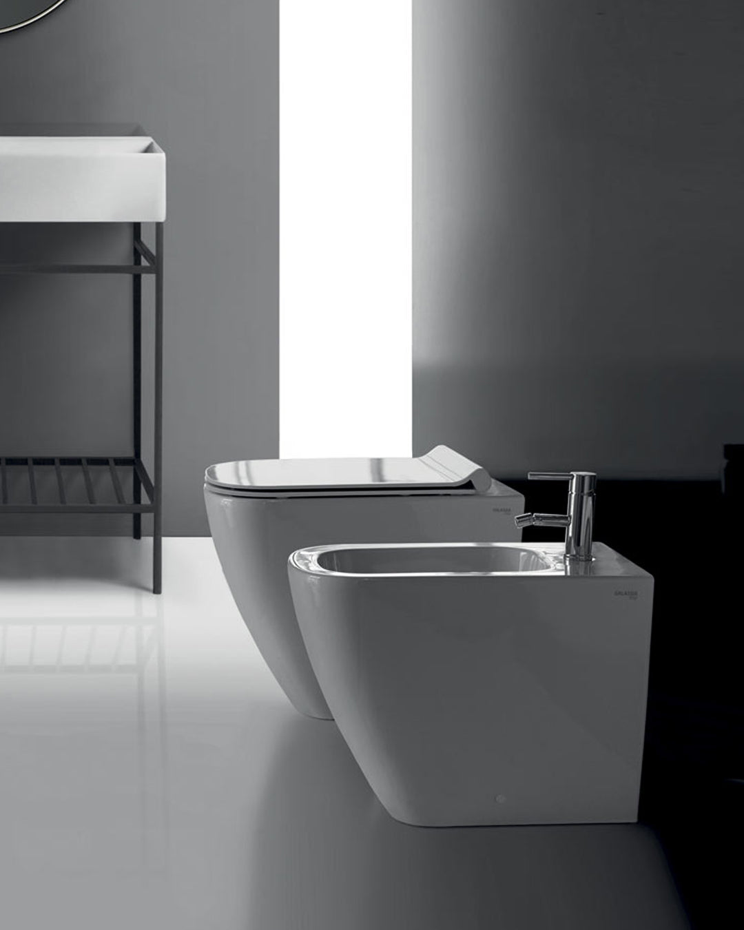 Galassia Meg 11 Pro kit vaso e bidet a pavimento con copriwater avvolgente