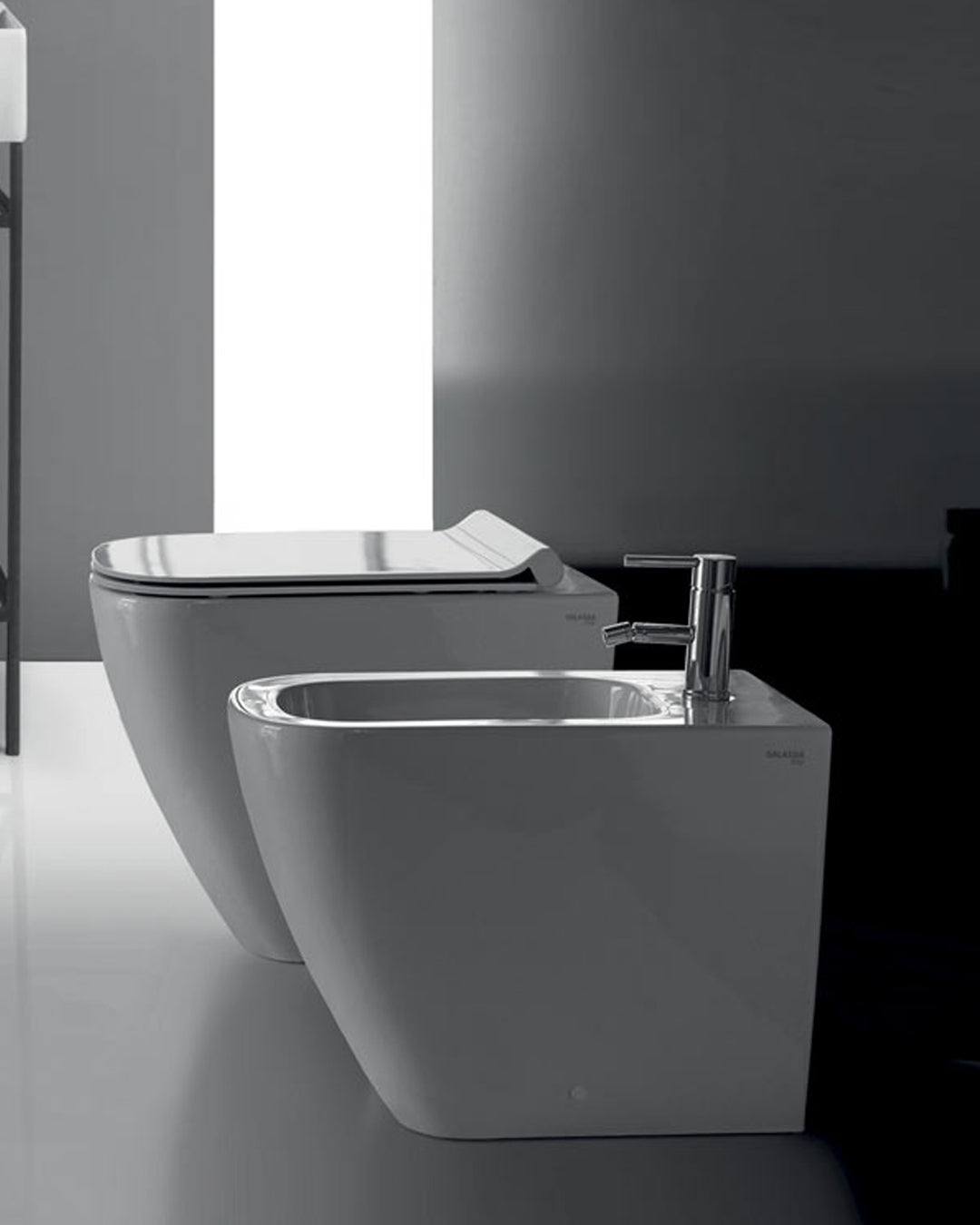 Galassia Meg 11 Pro WC a pavimento senza brida 55x35 cm bianco lucido