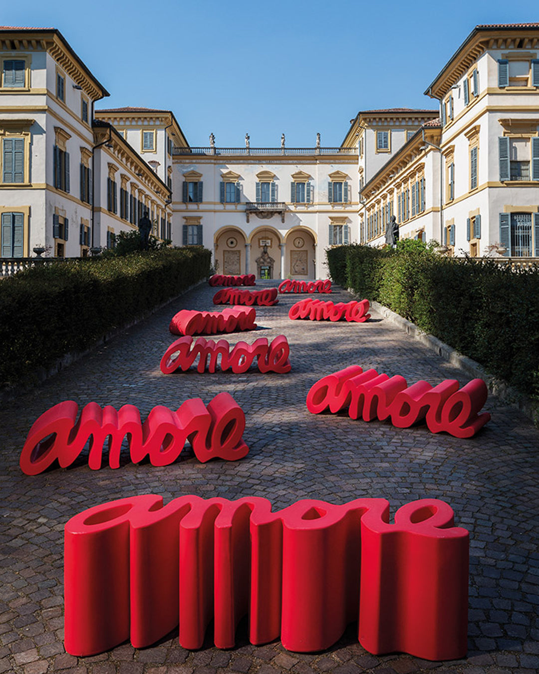 Slide Amore panca design calligrafico per interni ed esterni