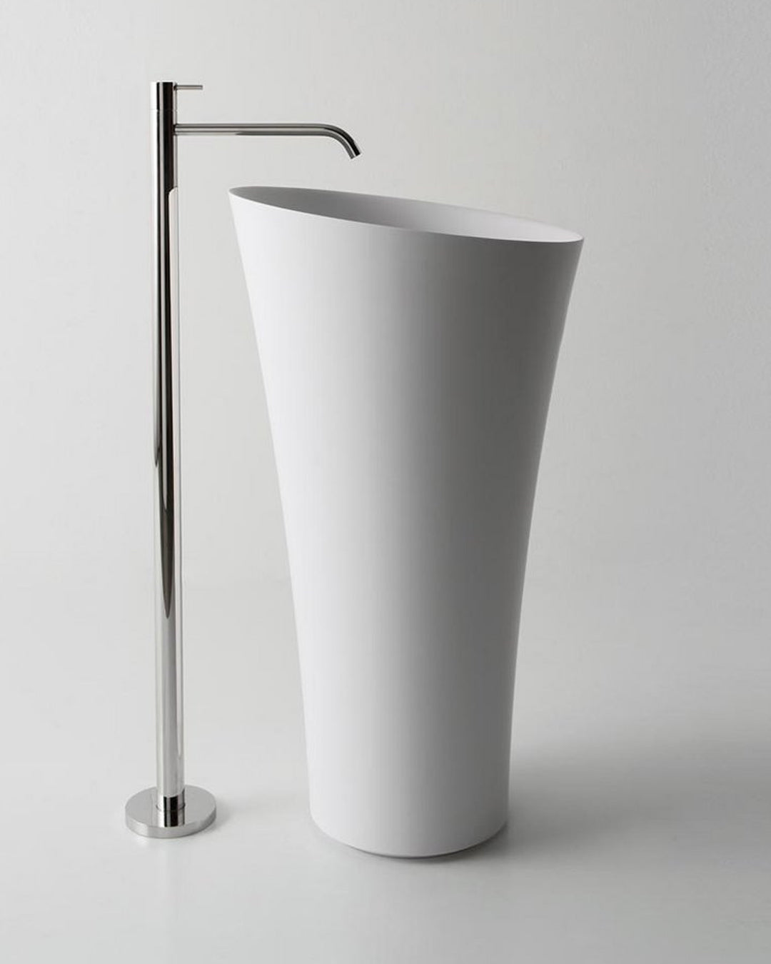 Lavabo da terra Antoniolupi Tuba in Flumood con scarico a pavimento